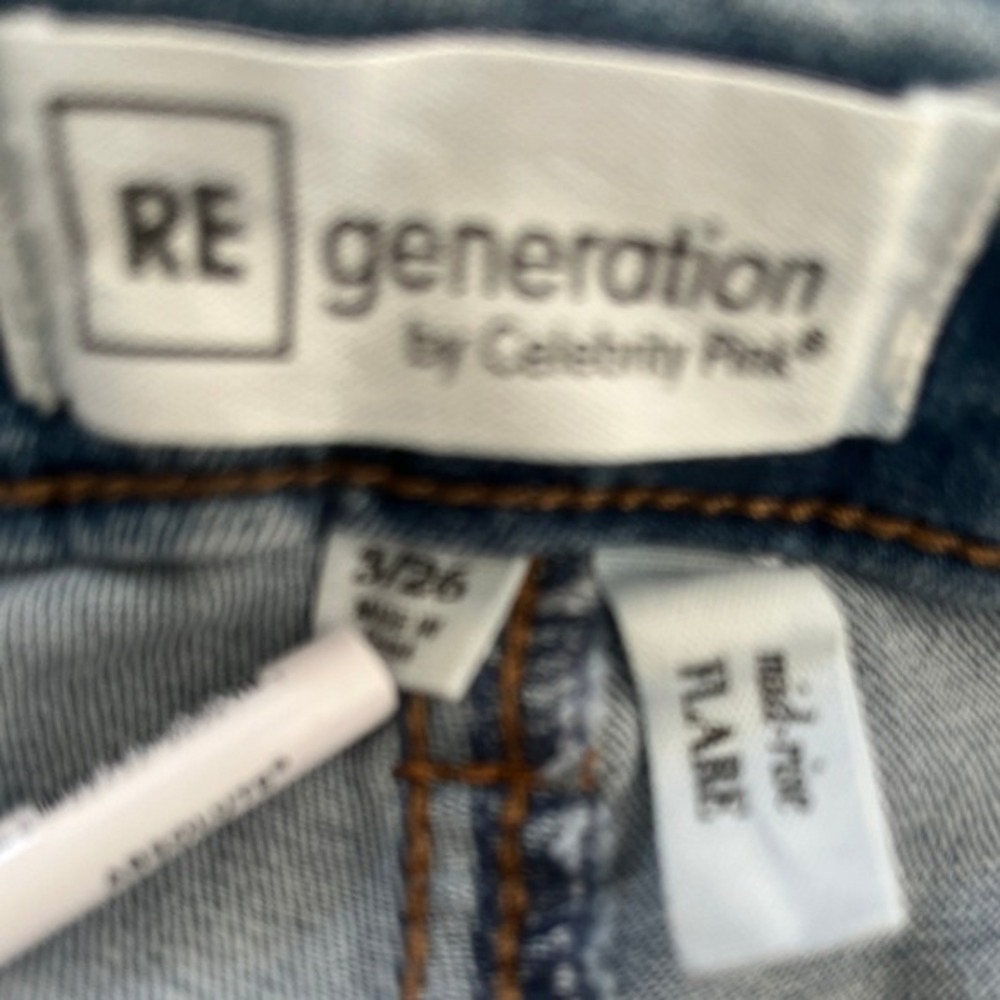 Celebrity Pink RE Generation Mid Rise‎ Flare Jeans Floral Embroidered 26x30 Boho - Picture 3 of 10